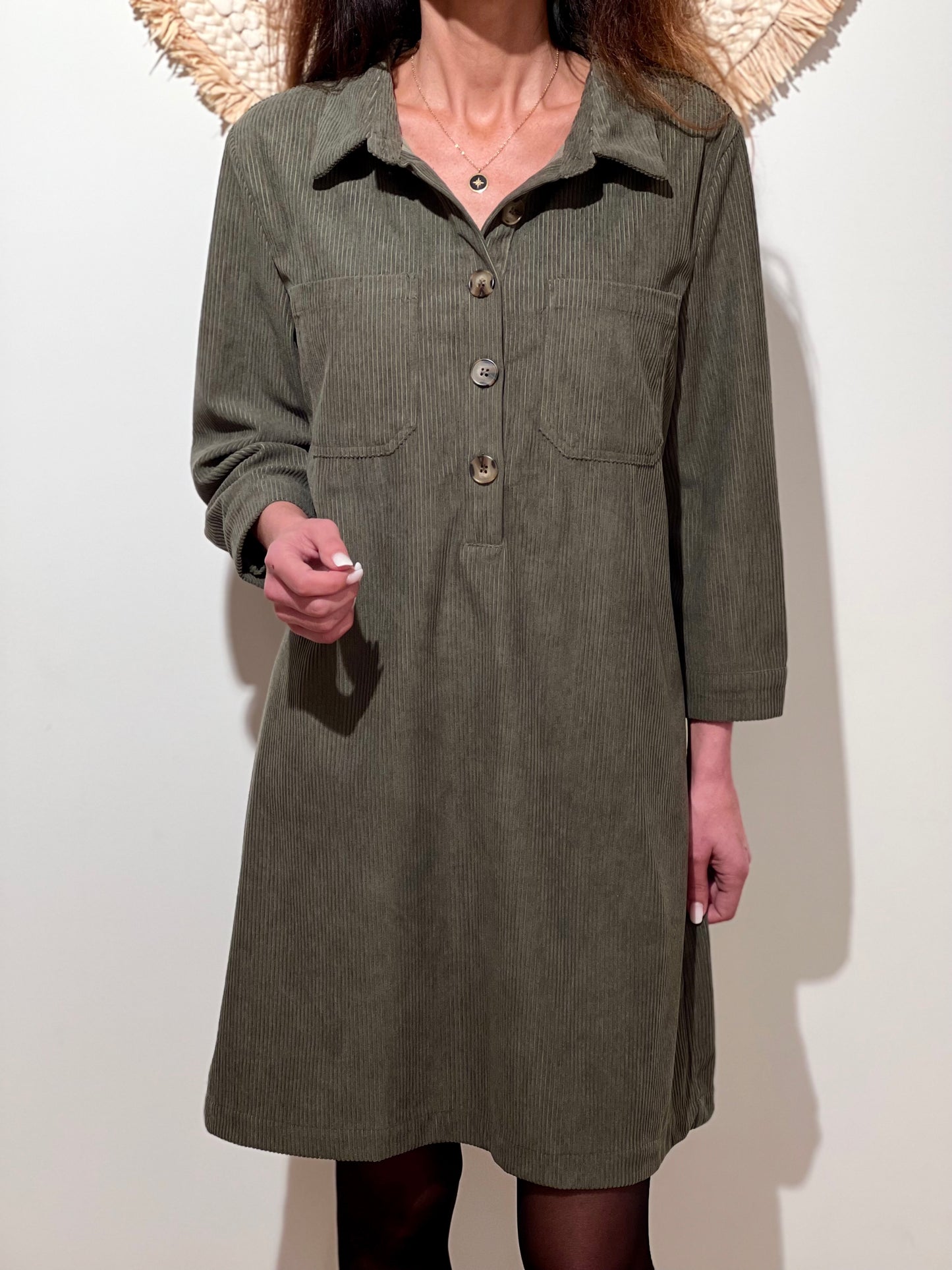 Robe Nélia Kaki